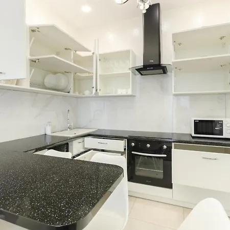 Petrovdom 197-214-182 In Cozy Apartment In Residence Complex Central Park Appartement