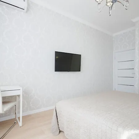 Petrovdom 197-214-182 In Cozy Apartment In Residence Complex Central Park Appartement